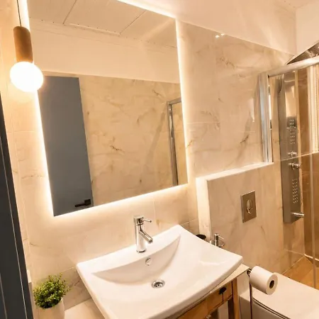 Apartament Thelxis *